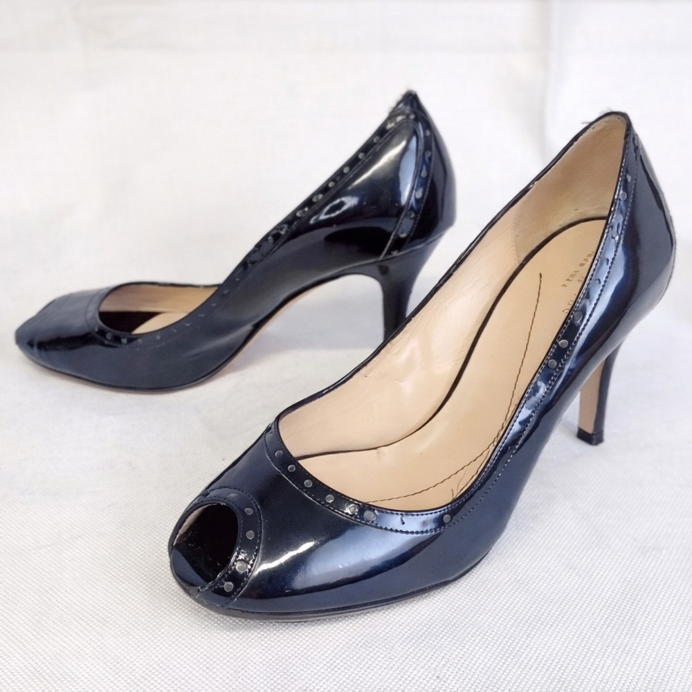 Kate Spade Peep Toe Black Patent Leather Heels Pumps Brogue Trim Sz 7.5 Italy